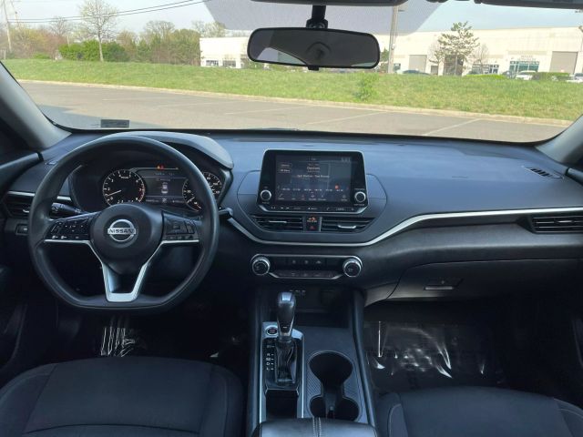 Vehicle image 72 of 86
