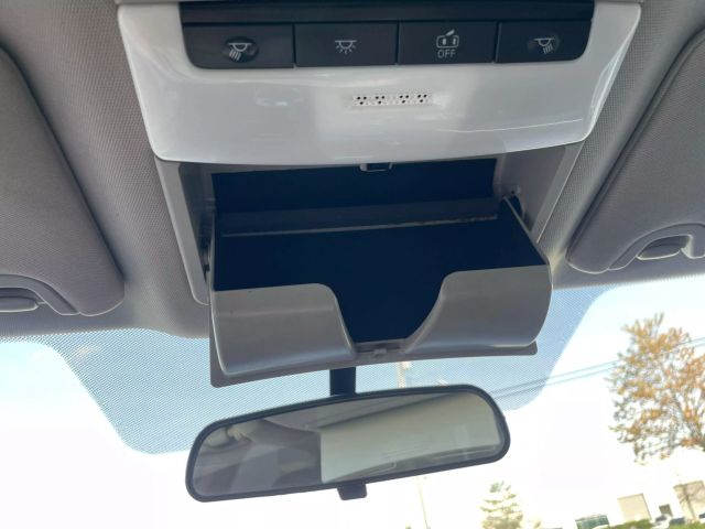 Vehicle image 60 of 86