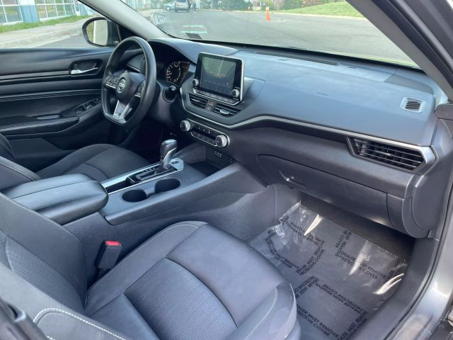 Vehicle image 84 of 86