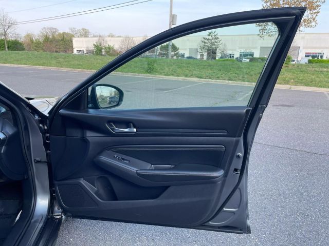 Vehicle image 80 of 86