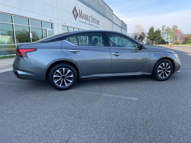 Vehicle image 10 of 86