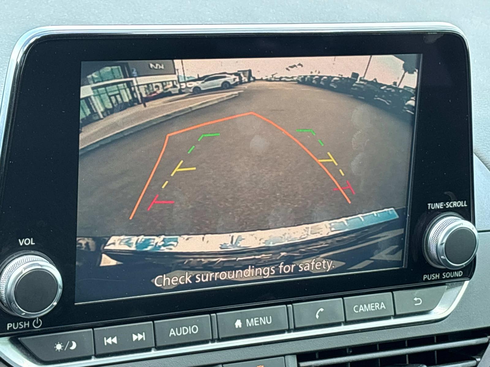 Vehicle image 13 of 30