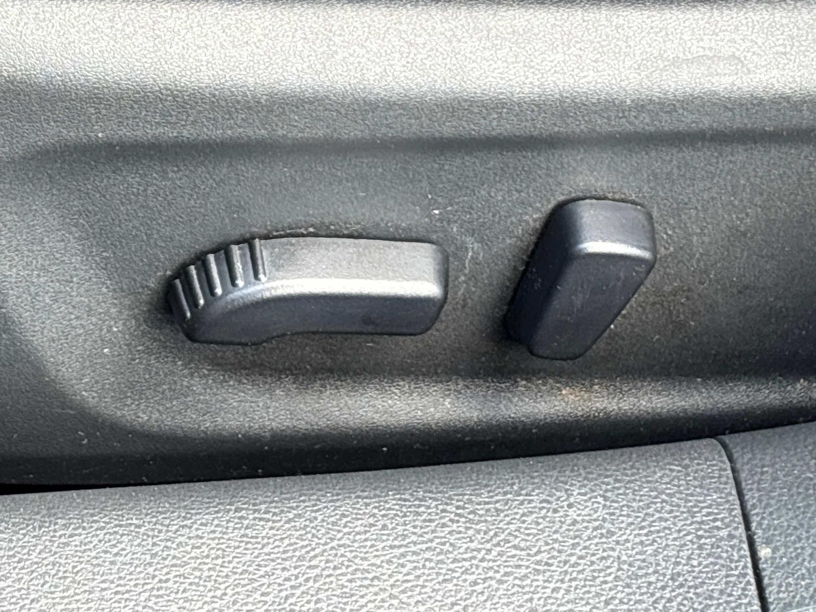 Vehicle image 24 of 30