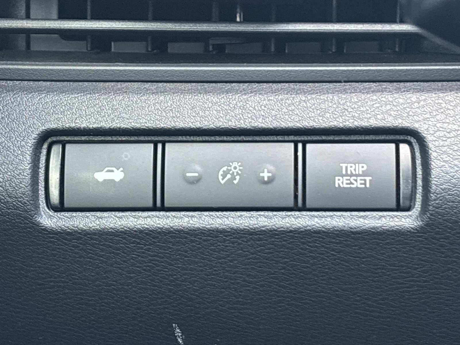 Vehicle image 18 of 30