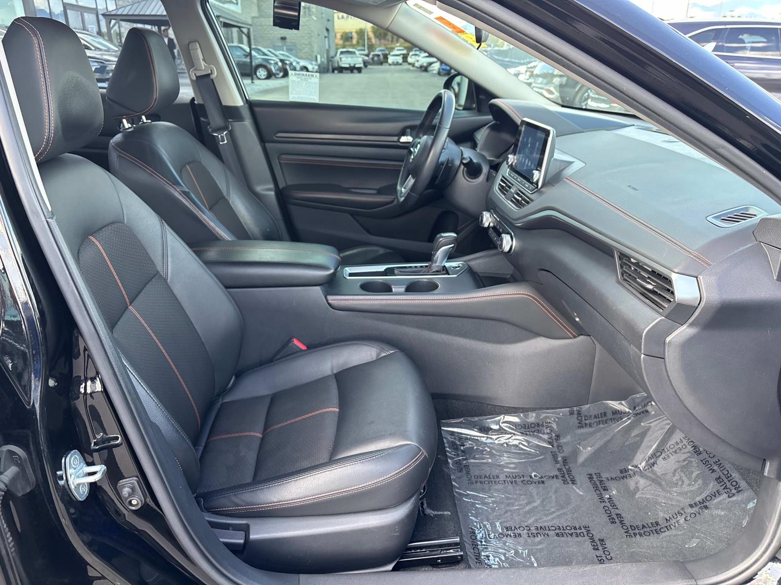 Vehicle image 28 of 30