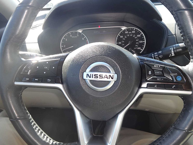 Vehicle image 17 of 23
