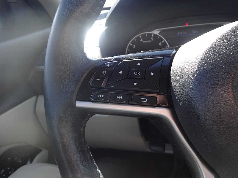 Vehicle image 19 of 23