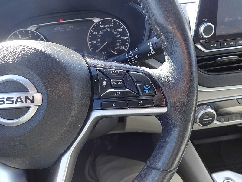 Vehicle image 18 of 23