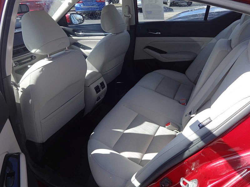 Vehicle image 11 of 23