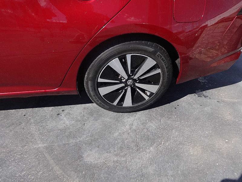 Vehicle image 7 of 23