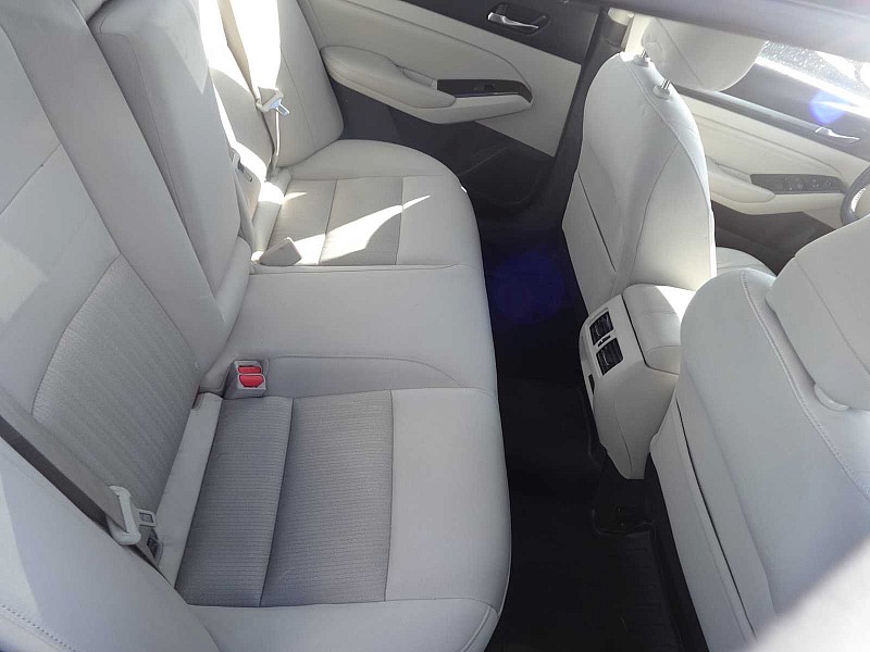 Vehicle image 10 of 23