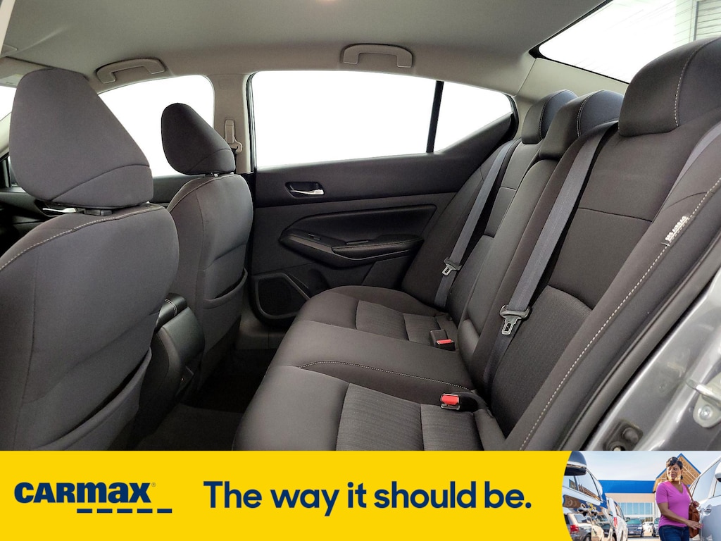 Vehicle image 11 of 27
