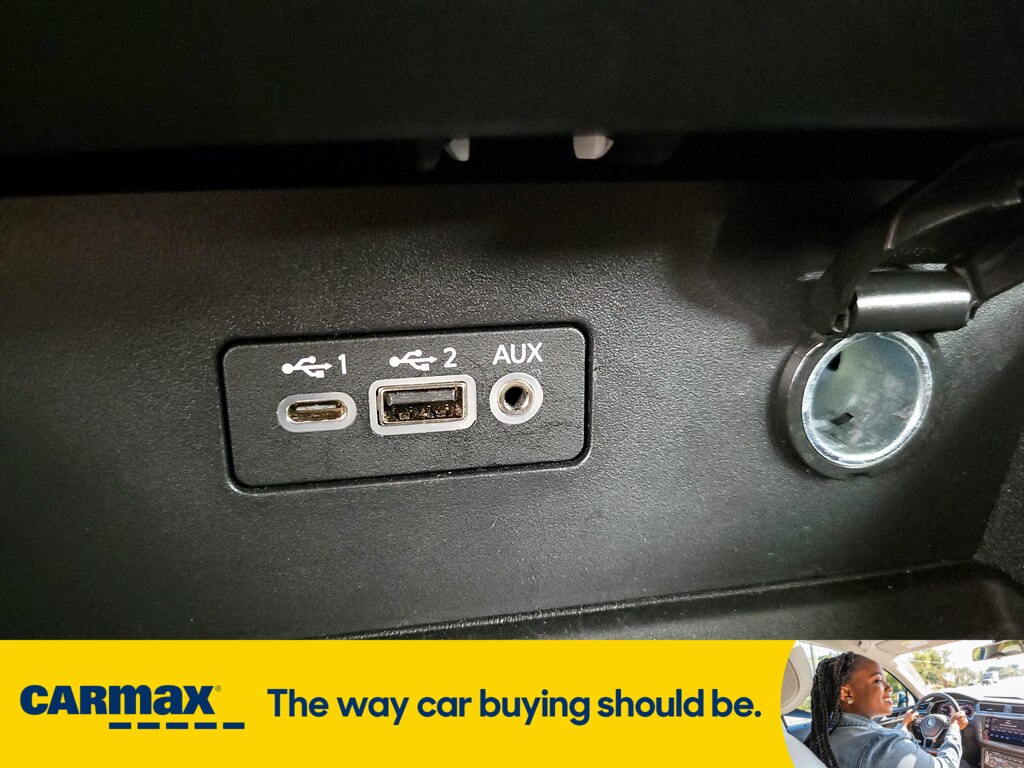 Vehicle image 19 of 27