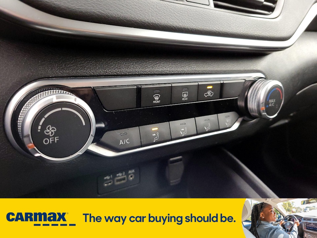 Vehicle image 21 of 27