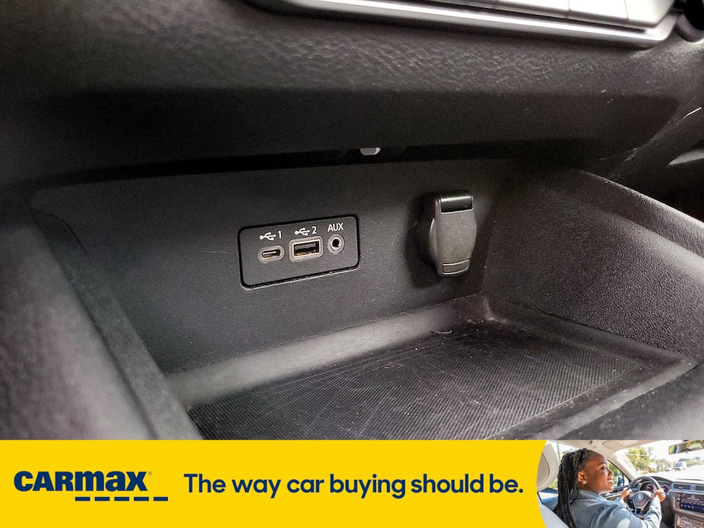 Vehicle image 23 of 27