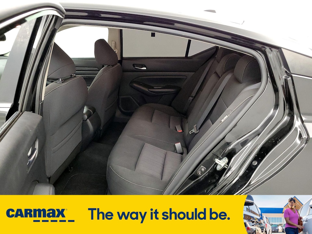 Vehicle image 24 of 27