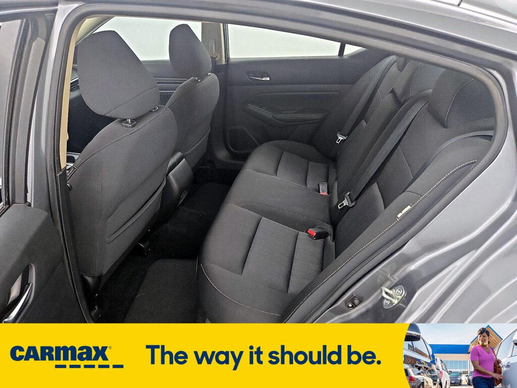 Vehicle image 11 of 27