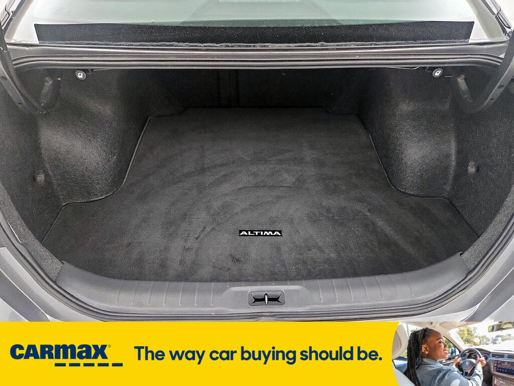 Vehicle image 10 of 27
