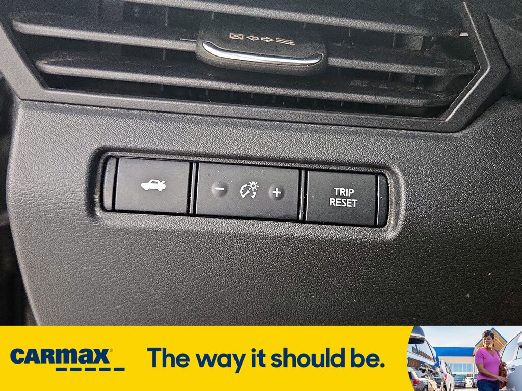 Vehicle image 18 of 27