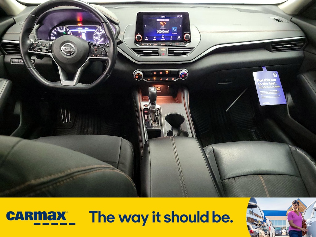 Vehicle image 11 of 27