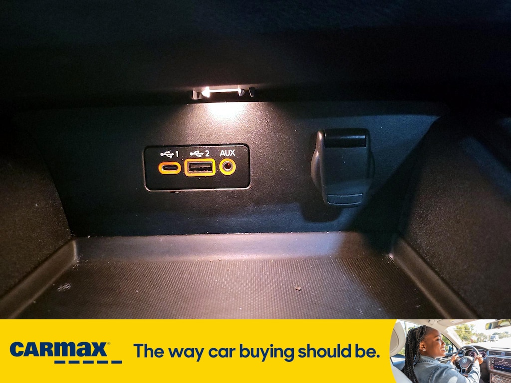 Vehicle image 23 of 27