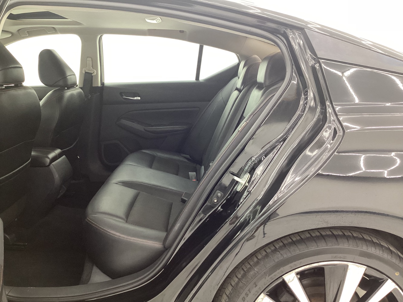 Vehicle image 23 of 49
