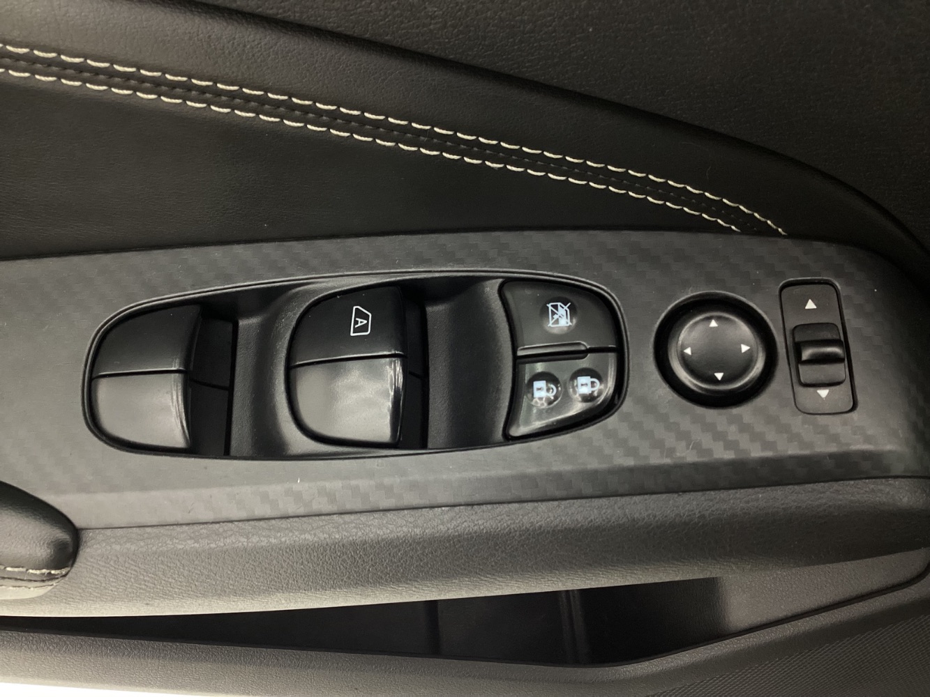 Vehicle image 37 of 49