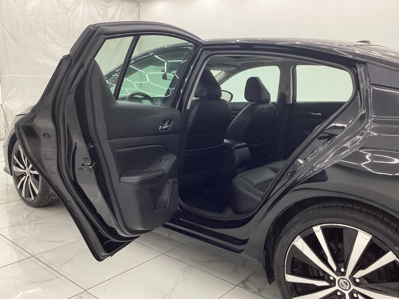 Vehicle image 25 of 49