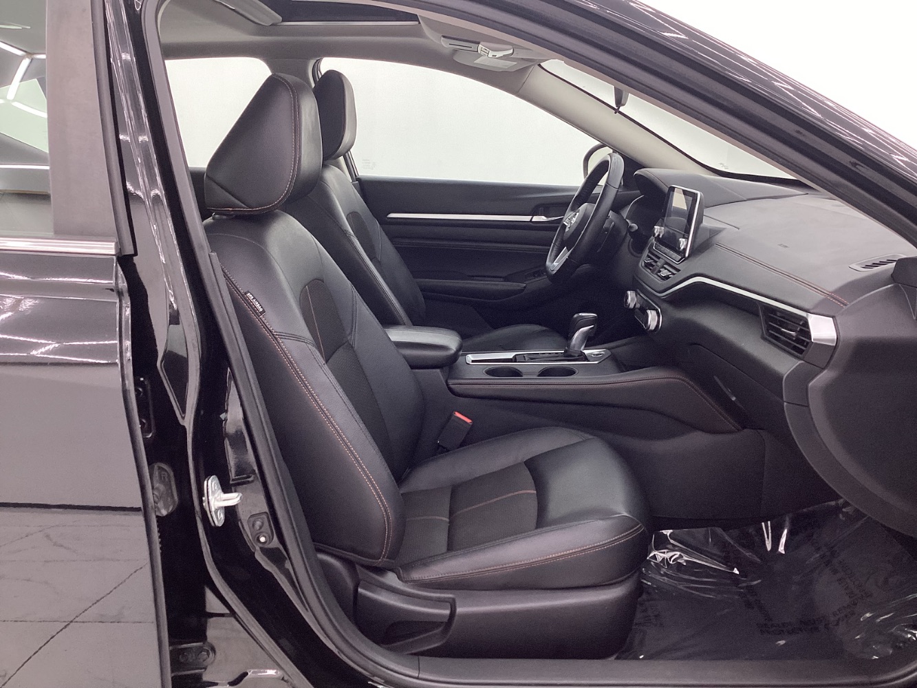 Vehicle image 18 of 49