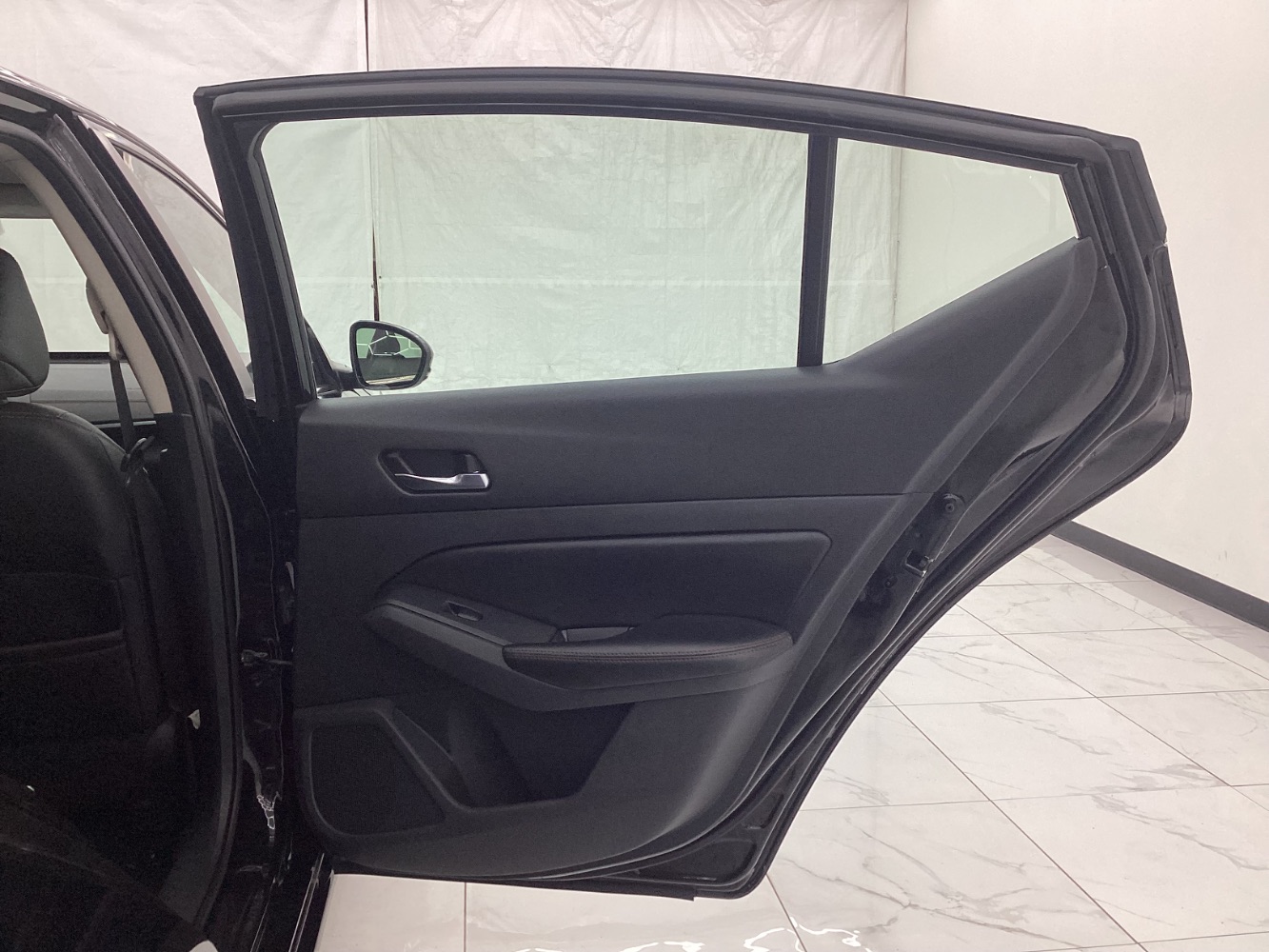 Vehicle image 28 of 49