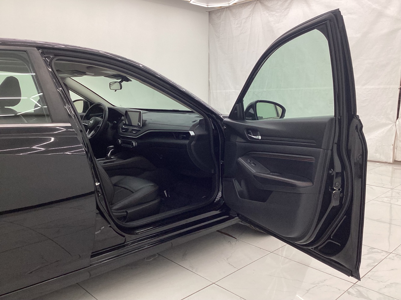 Vehicle image 20 of 49