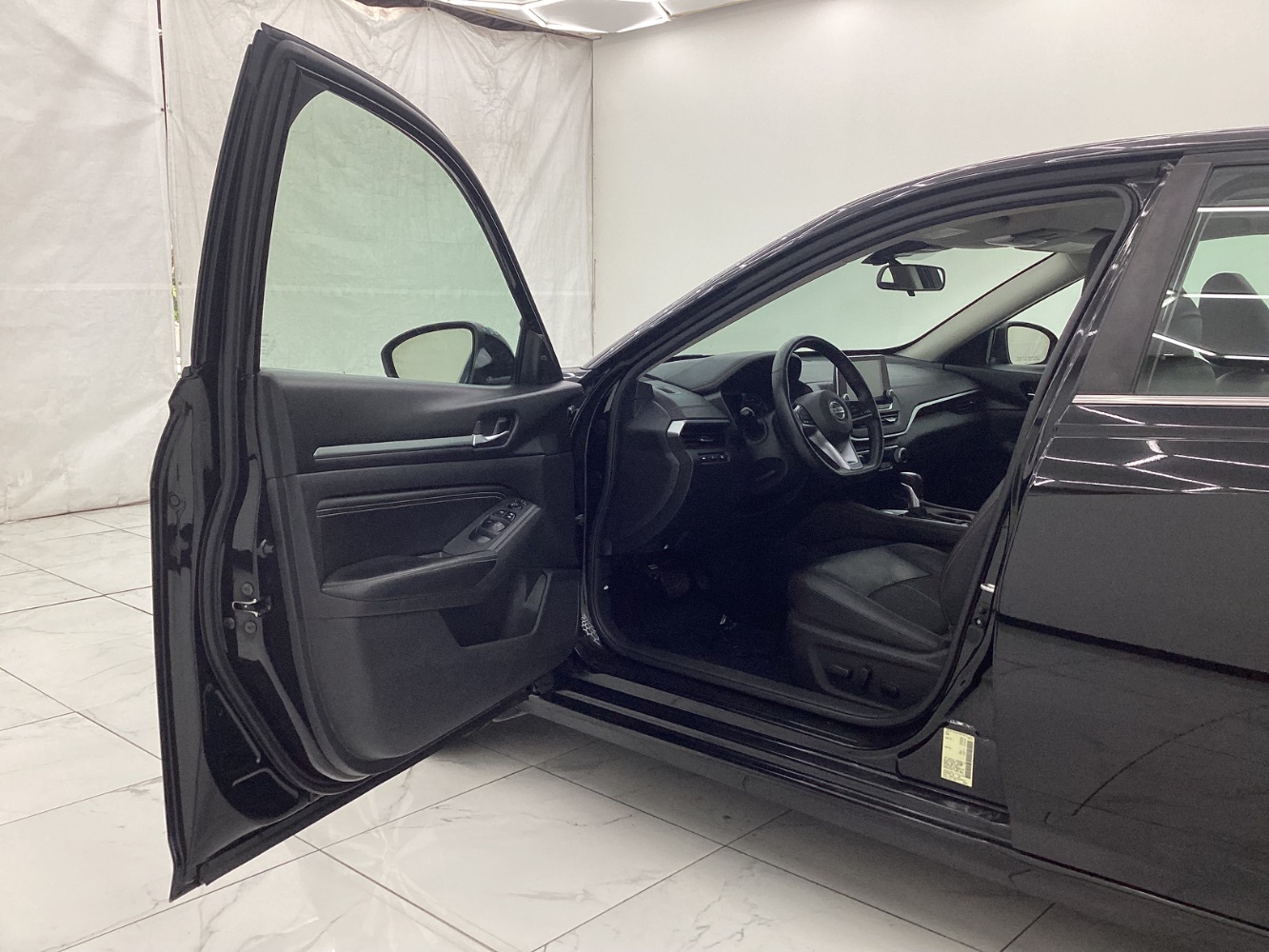 Vehicle image 19 of 49