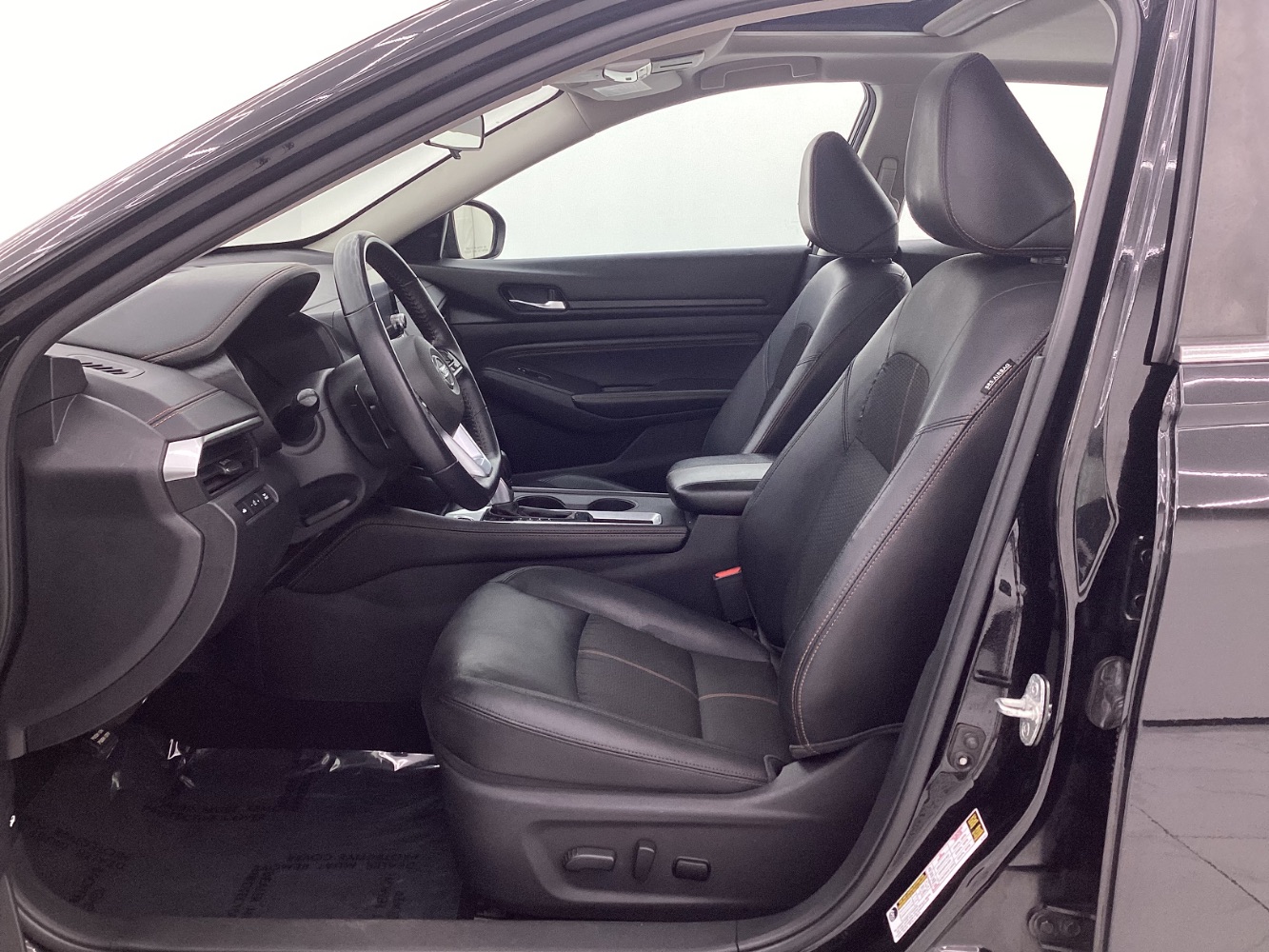 Vehicle image 17 of 49
