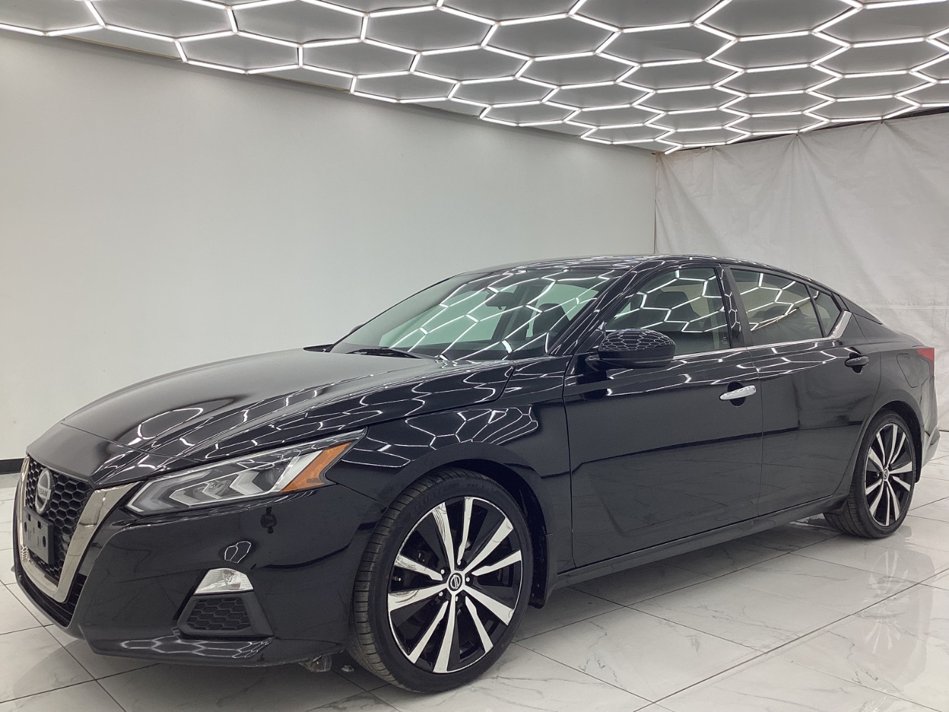 Vehicle image 10 of 49