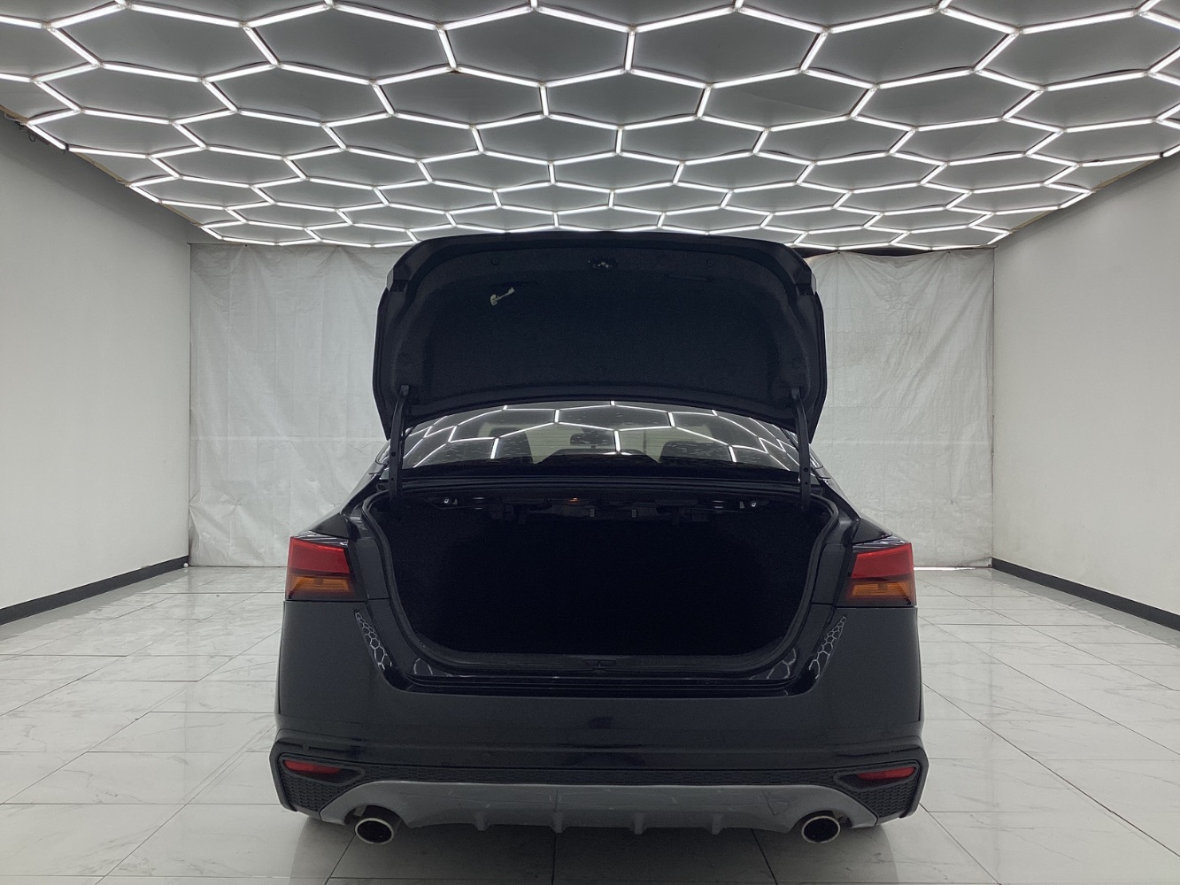 Vehicle image 43 of 49