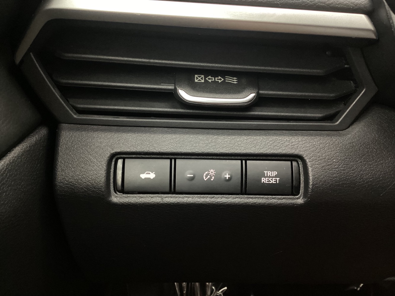 Vehicle image 40 of 49