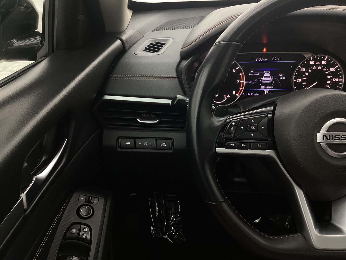 Vehicle image 32 of 49