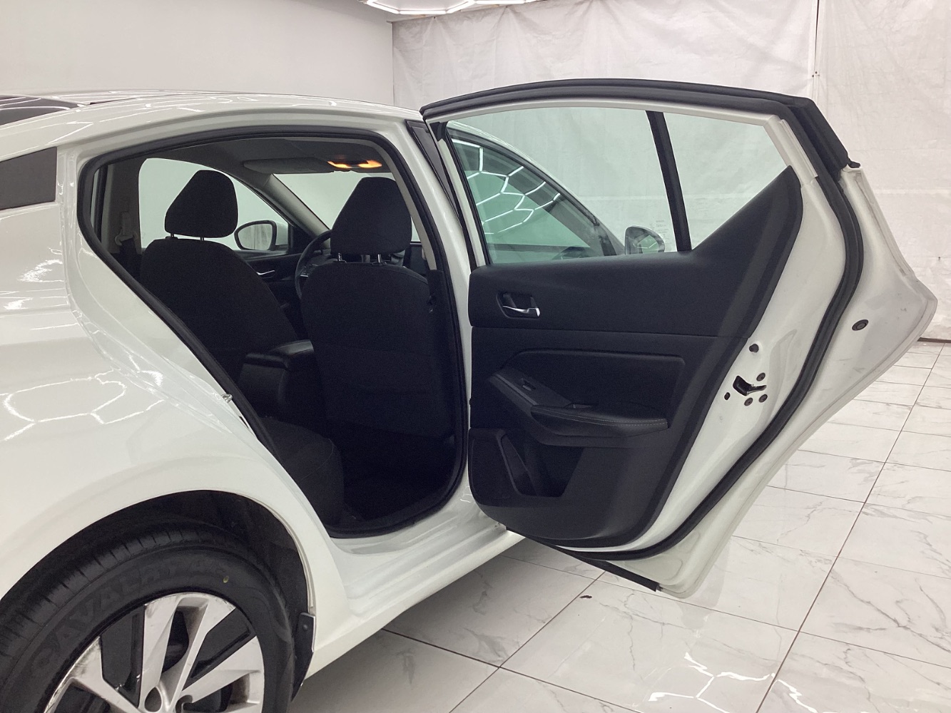 Vehicle image 8 of 47