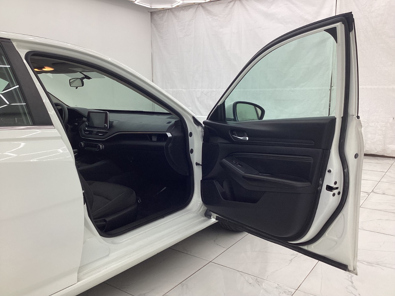 Vehicle image 36 of 47