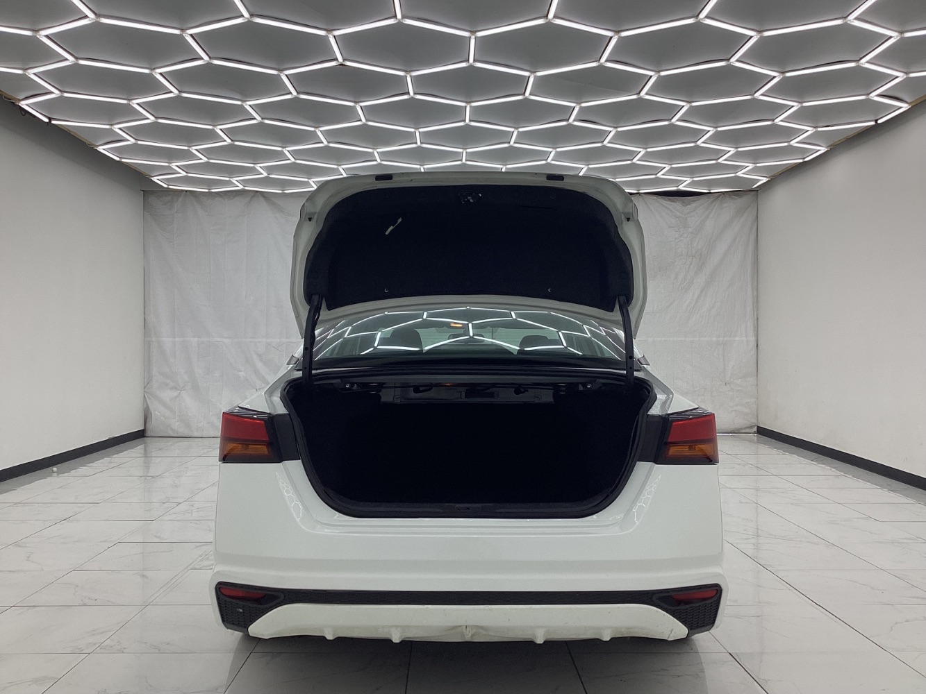 Vehicle image 18 of 47