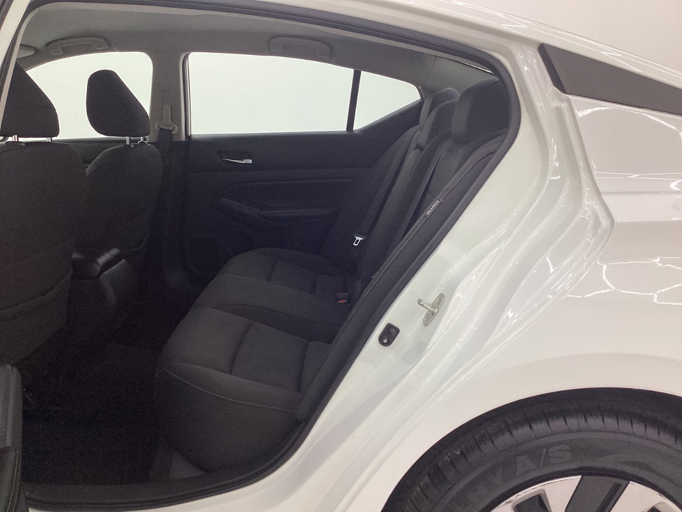 Vehicle image 37 of 47