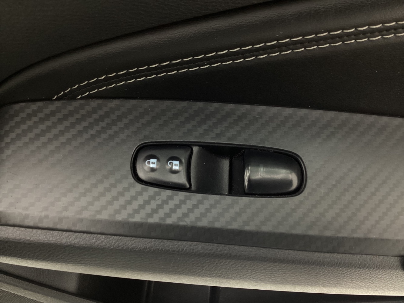 Vehicle image 32 of 47