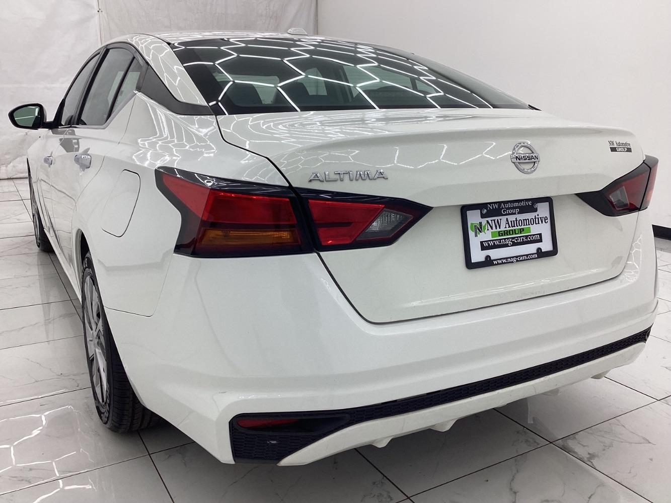 Vehicle image 10 of 47