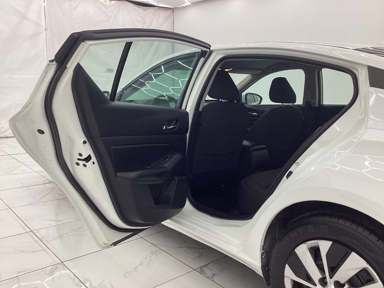 Vehicle image 42 of 47