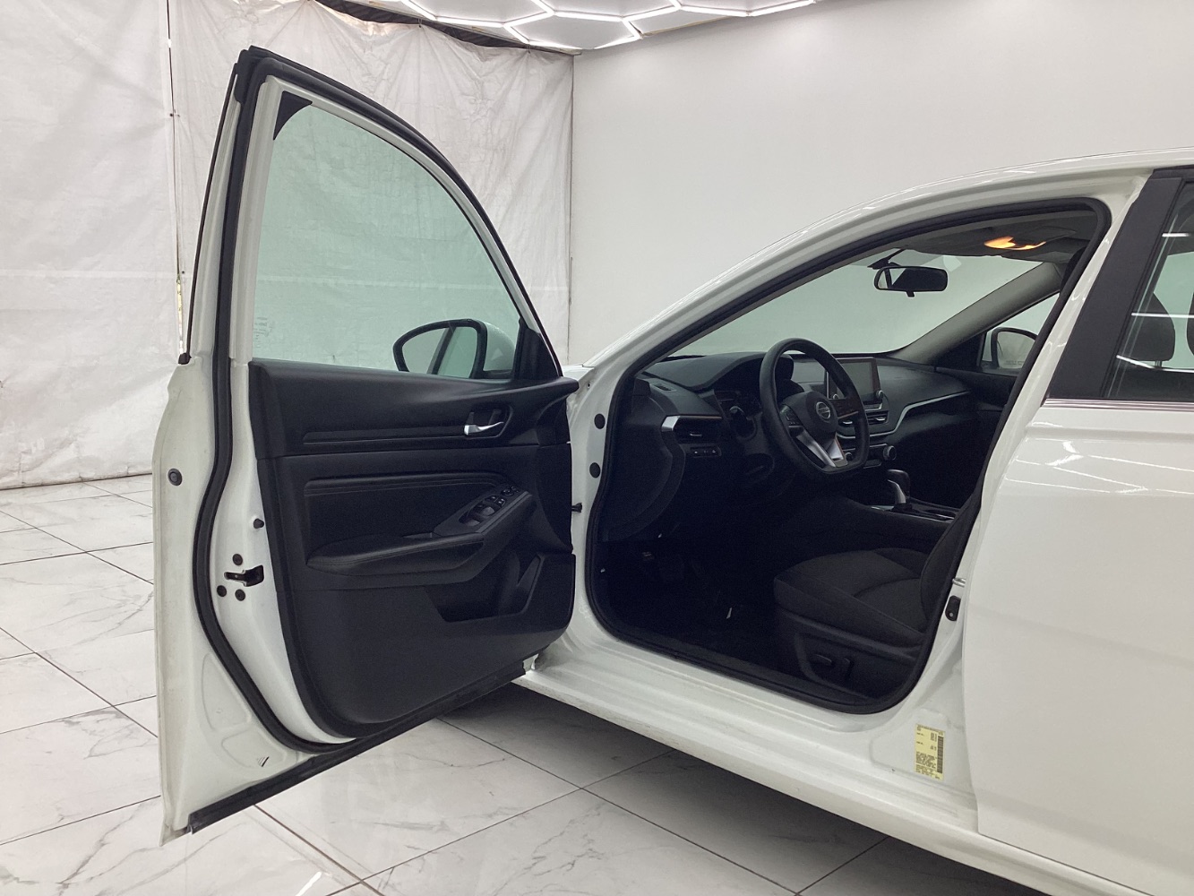 Vehicle image 26 of 47