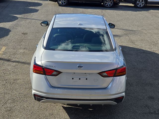 Vehicle image 9 of 11