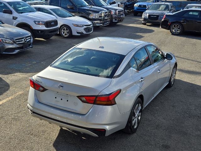 Vehicle image 8 of 11