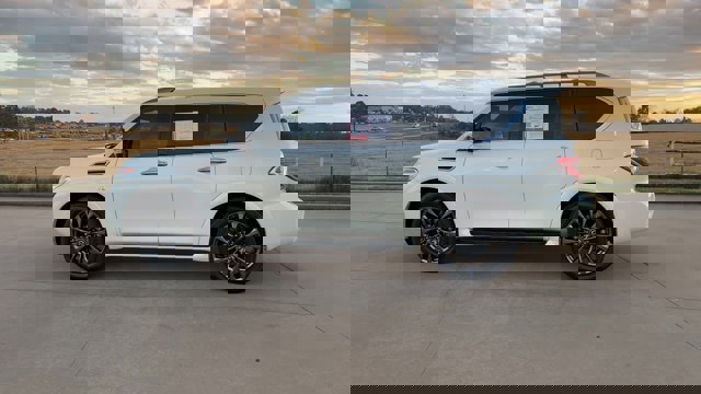 Vehicle image 9 of 28