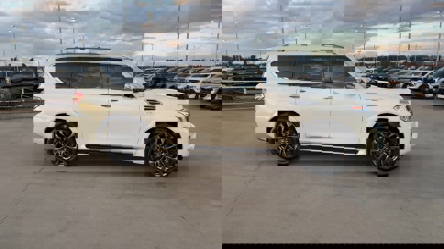 Vehicle image 4 of 28