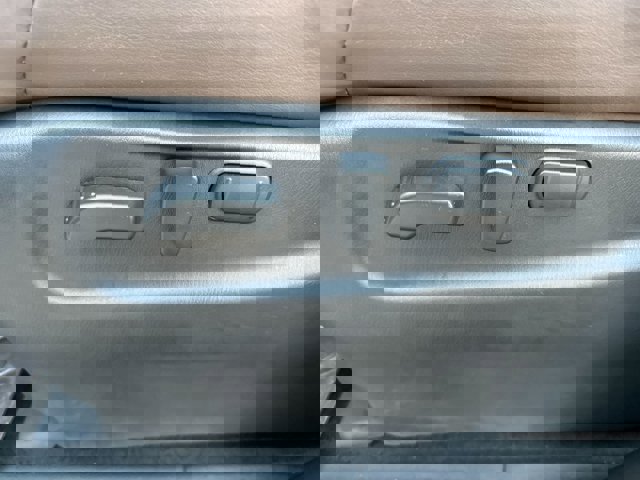 Vehicle image 12 of 28